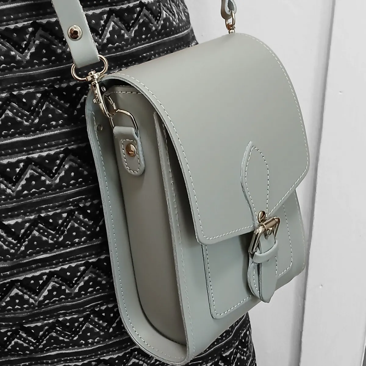 Zatchels Handmade Leather Festival Phone Bag - Ghost Grey><noscript><img width=