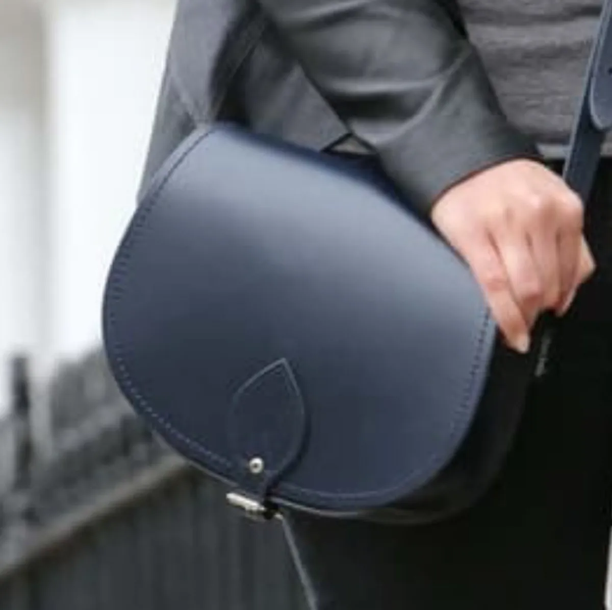 Zatchels Handmade Leather Saddle Bag - Navy><noscript><img width=
