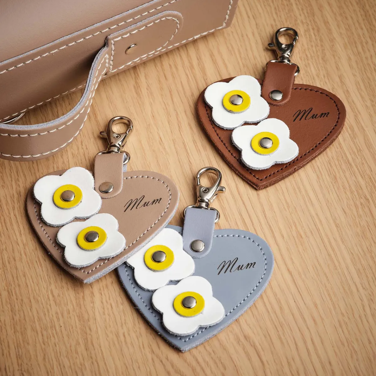 Zatchels Love heart bag charm - with 'Mum' engraving and flower appliques - Chestnut>Women Accessories And Gifts|Accessories And Gifts